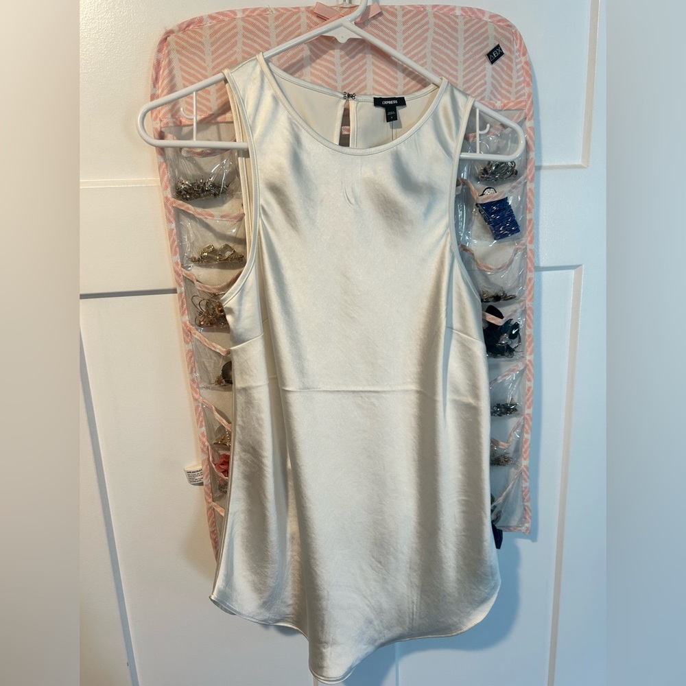 Elegant Cream Sleeveless blouse